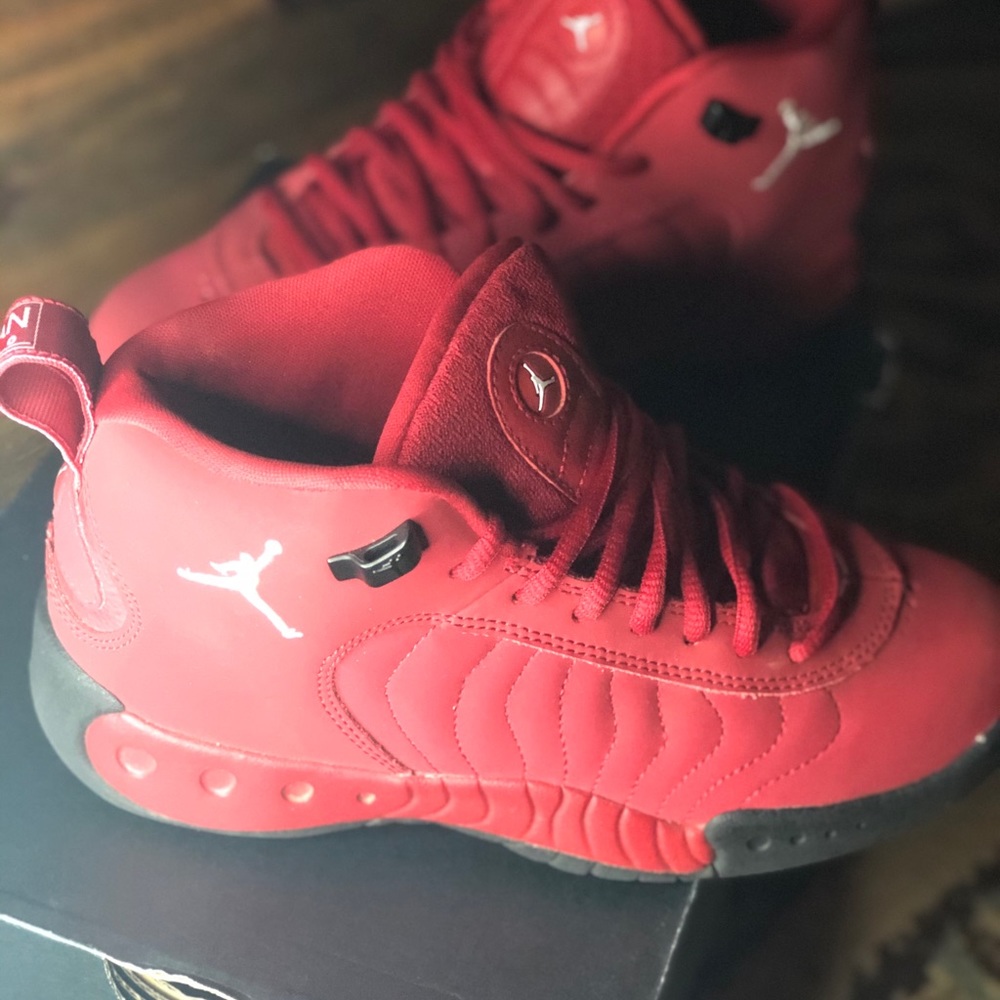 Boys Jordan jumpman pro fits women 6.5